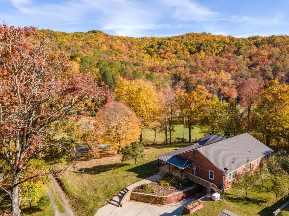 Trail-Ready Retreat Near Waterfalls W/ Hot Tub Villa Brevard Buitenkant foto